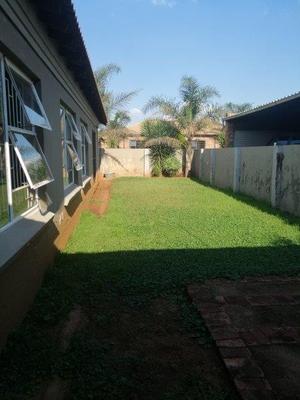 Townhouse For Sale in Denneoord, Brakpan